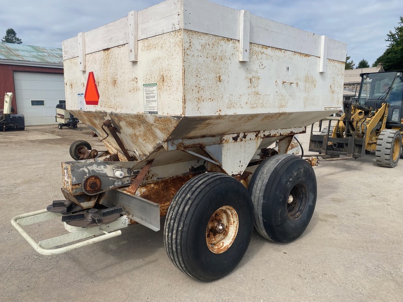 Chemical/Fertilizer Application  Mobility Fertilizer Spreader - 6 Ton Photo